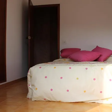 Casa Con Piscina Comunitaria En Lloret. Lloret de Mar