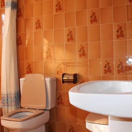 Casa Con Piscina Comunitaria En Lloret. Vakantiehuis *